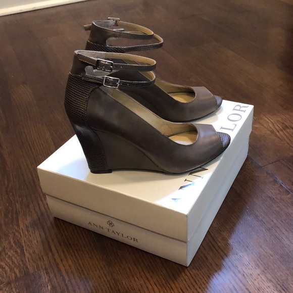 Ann Taylor Cass ankle strap wedges - Picture 4 of 5